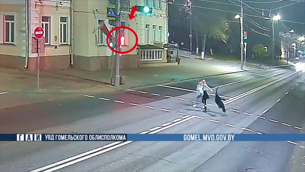 In Gomel, two women received a fine for dancing on the roadway