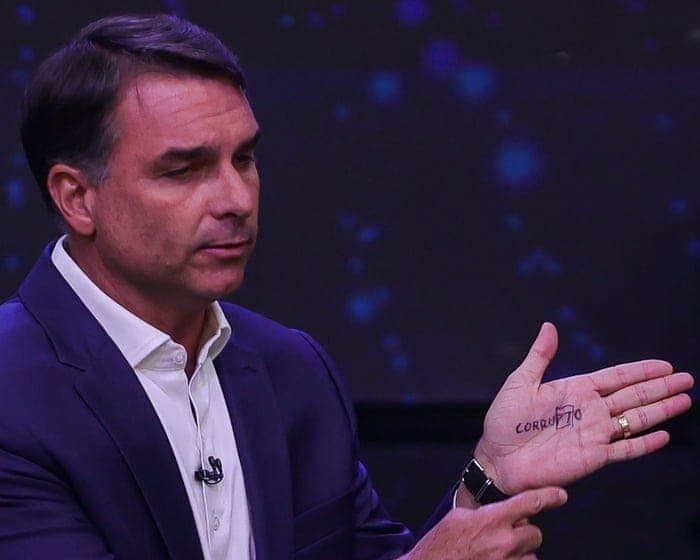 Flavio Bolsonaro’s ‘corrupto’ stunt sparks viral meme before Brazil election runoff
