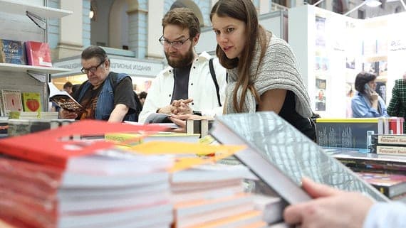 Bookstores and services removed from sale the book by Yuval Noah Harari