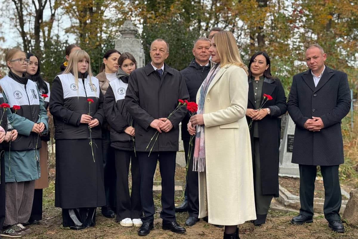 Nikolai Martynovich was buried in the family crypt. But years later, the vandals destroyed the burial site, leaving only part of the brick wall.