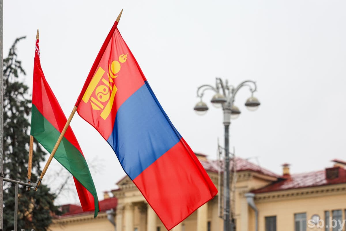 Before the event, the Mongolian delegation visited the leading Belarusian enterprises: Kamvol OJSC, Kommunarka OJSC, High Technologies Park and Great Stone Industrial Park.