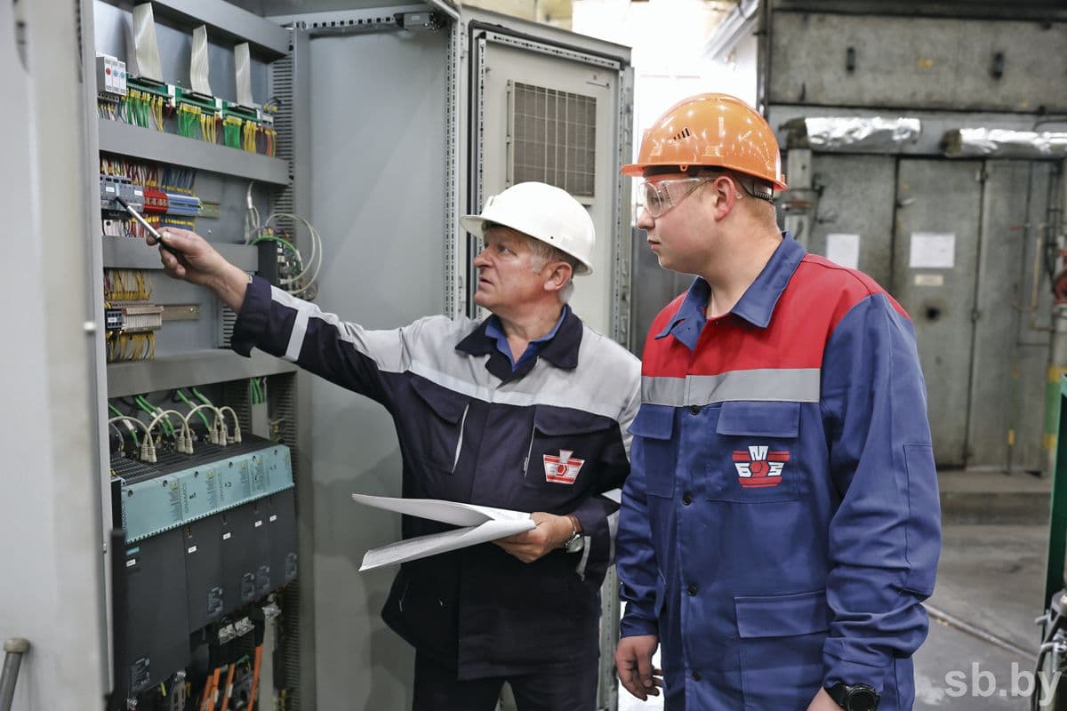 Guru of microelectronics: Nikolai Voistratenko and his student Alexei Vodoevich.