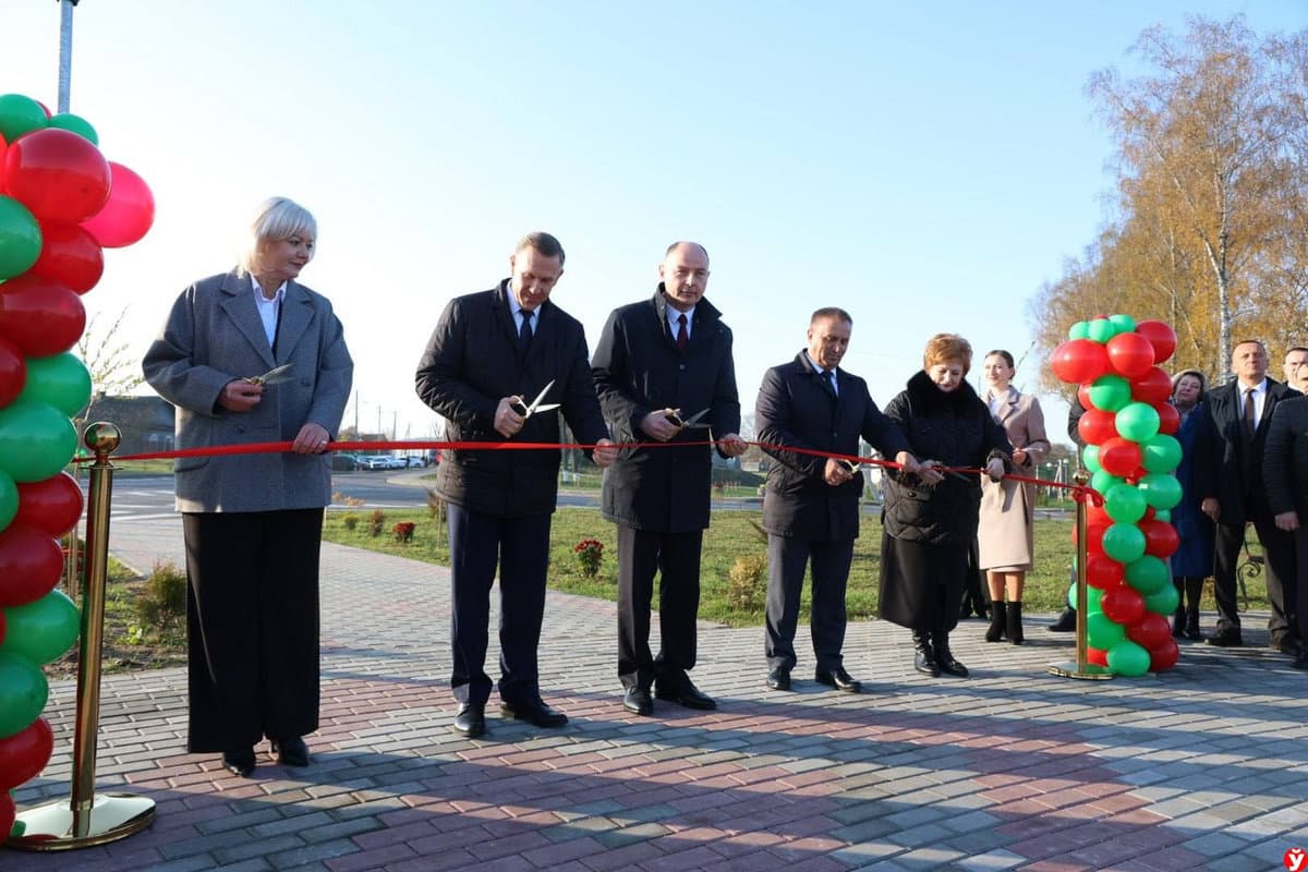 The participants of the solemn ceremony laid a young maple alley on the renewed territory, and the locals already call this place the Bobr Square.