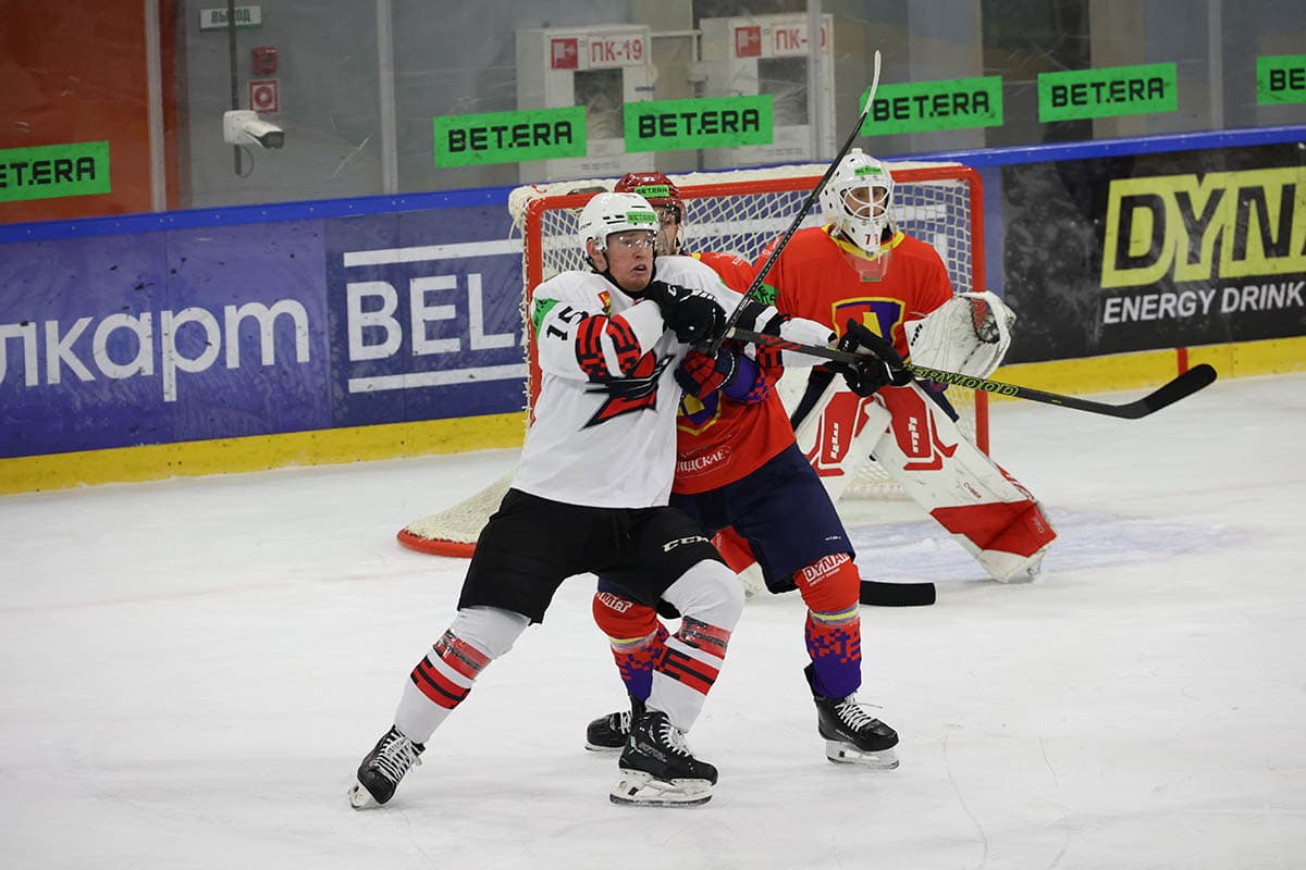 The Knights really wanted to get even with the team from the Brest region for the defeat the day before yesterday (1: 3). But they lost again with a difference of two goals.