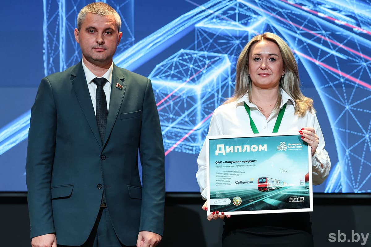 Игорь Дорофейчик вручил награду ОАО «Савушкин продукт».