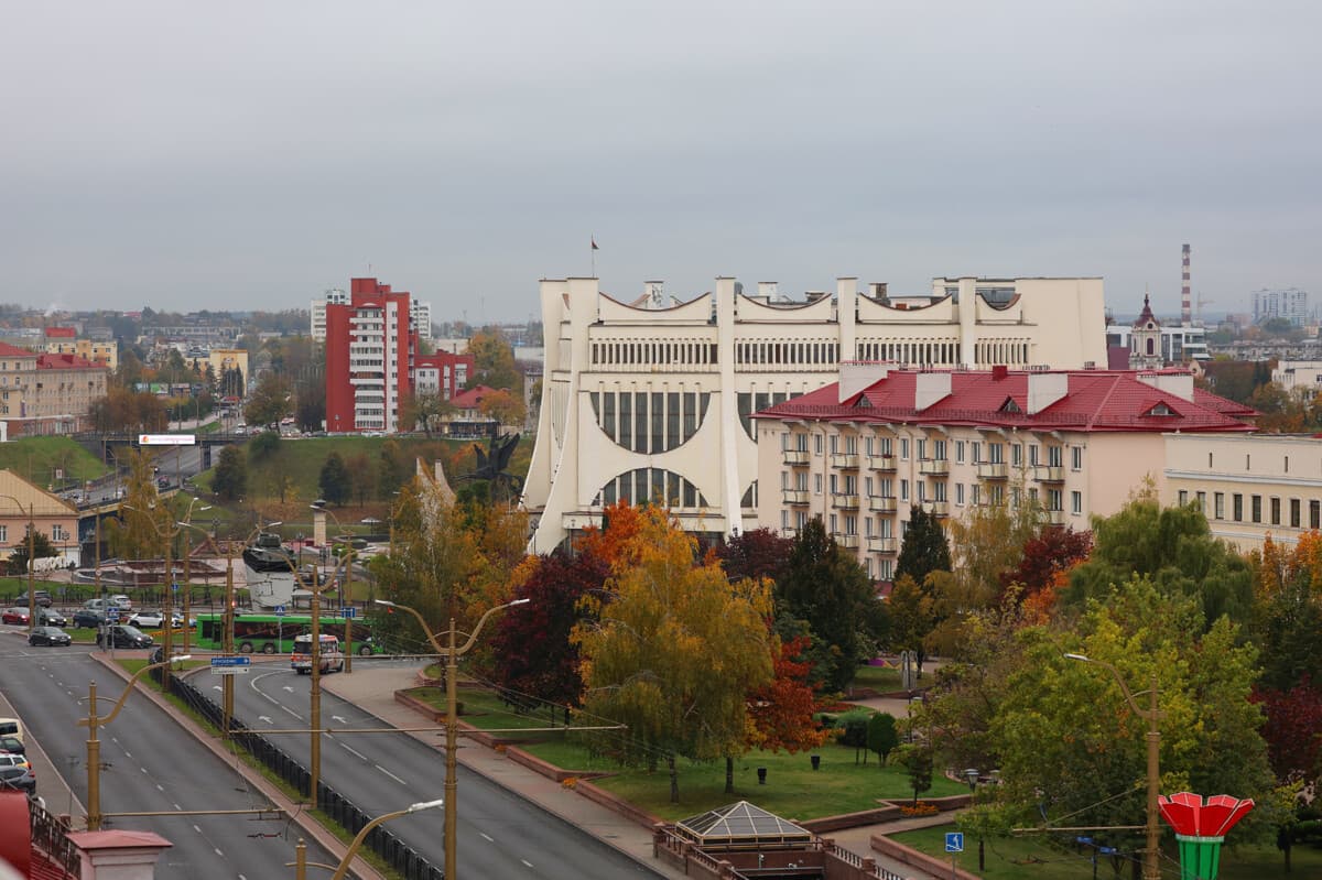 Архитектура, национальная кухня и листопад: чем Гродненщина удивила блогеров-миллионников из Индии