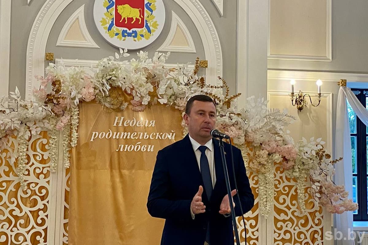 Андрей Хмель Андрей Валерьевич также отметил, что в Гродно проживает более 4700 многодетных семей, каждой из них уделяется особое внимание и поддержка со стороны Главы государства.