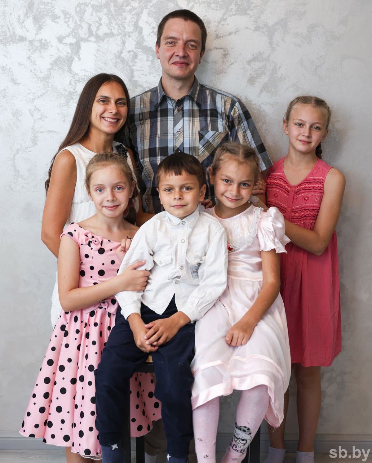 Nachdem wir den Blitz beendet hatten, den Mama vorbereitet hatte, setzten wir das Gespräch mit Dad fort und stellten ihm unsere Fragen zu den Kindern.