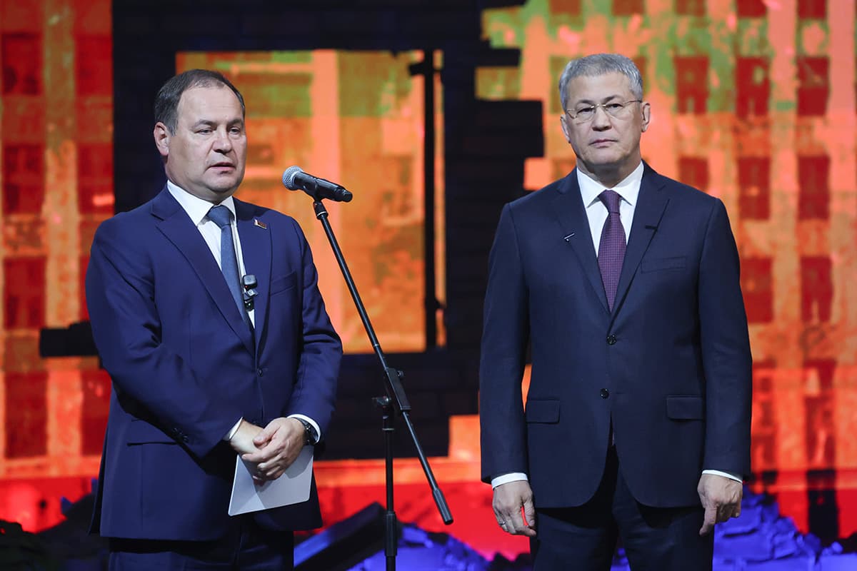 Roman Golovchenko and Radiy Khabirov.