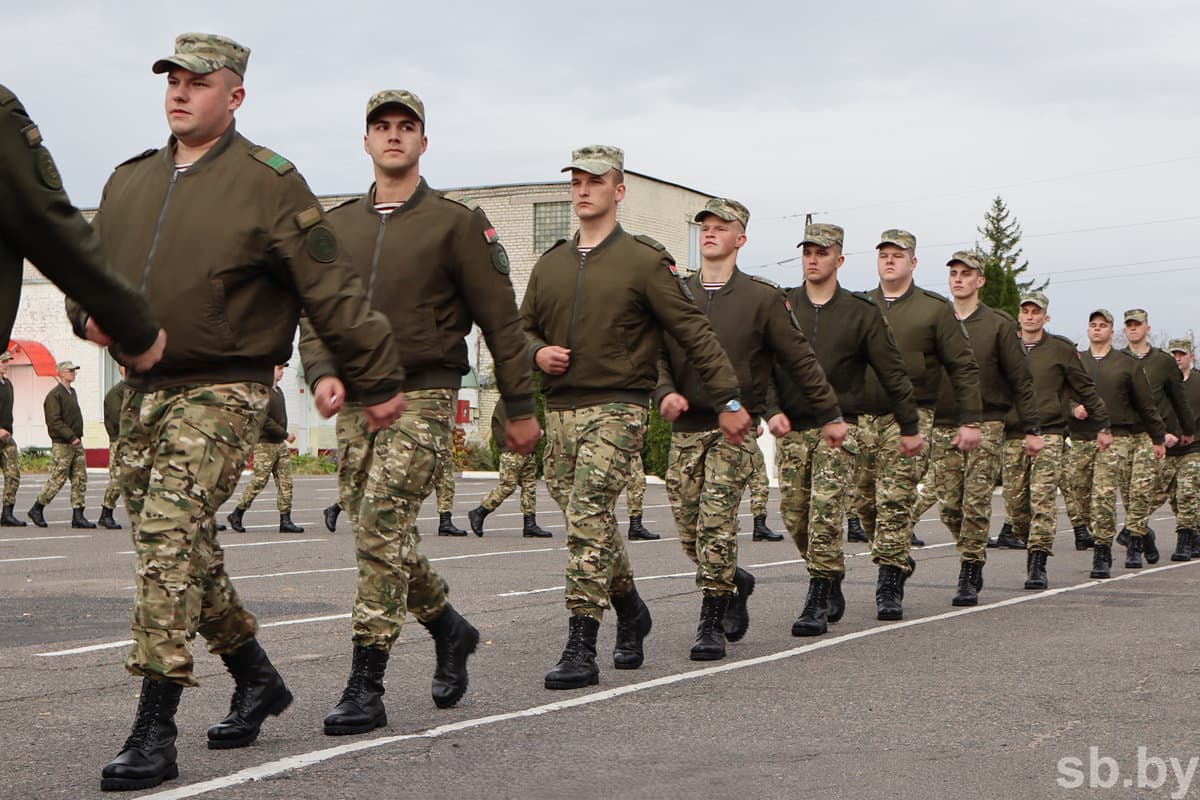 Engineer by training Igor Shapochkin still fluctuates between civil work and professional service. To support him on such an important day came a family – mother and two younger brothers.