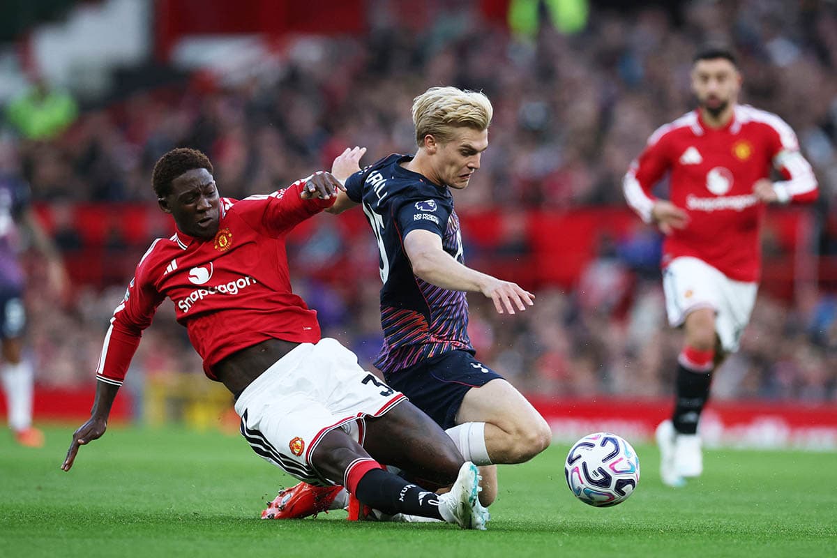 Manchester United pulled ahead after Brian Mbemo's accurate kick (73rd minute) and led the case to victory. However, Dominic Solanke (90+2) restored the status quo.