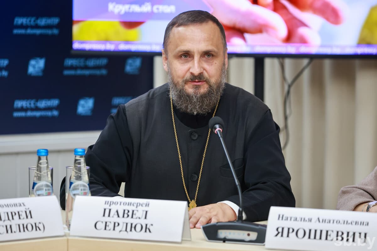 Parental Love Week is especially important in this context. The veil of the Most Holy Mother of God coincides with Mother’s Day, and the festive week itself unites the celebration of mothers and fathers.