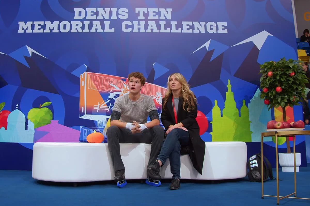 Vasily Borokhovsky with coach Svetlana Tkachuk. Screenshot of the broadcast