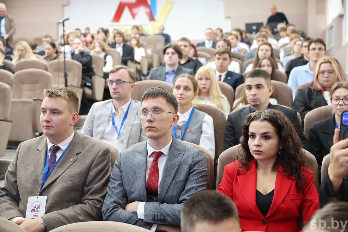 Vyacheslav Danilovich turned to yesterday’s experience in sections at the forum. The conversation was lively and interesting, he stressed:
