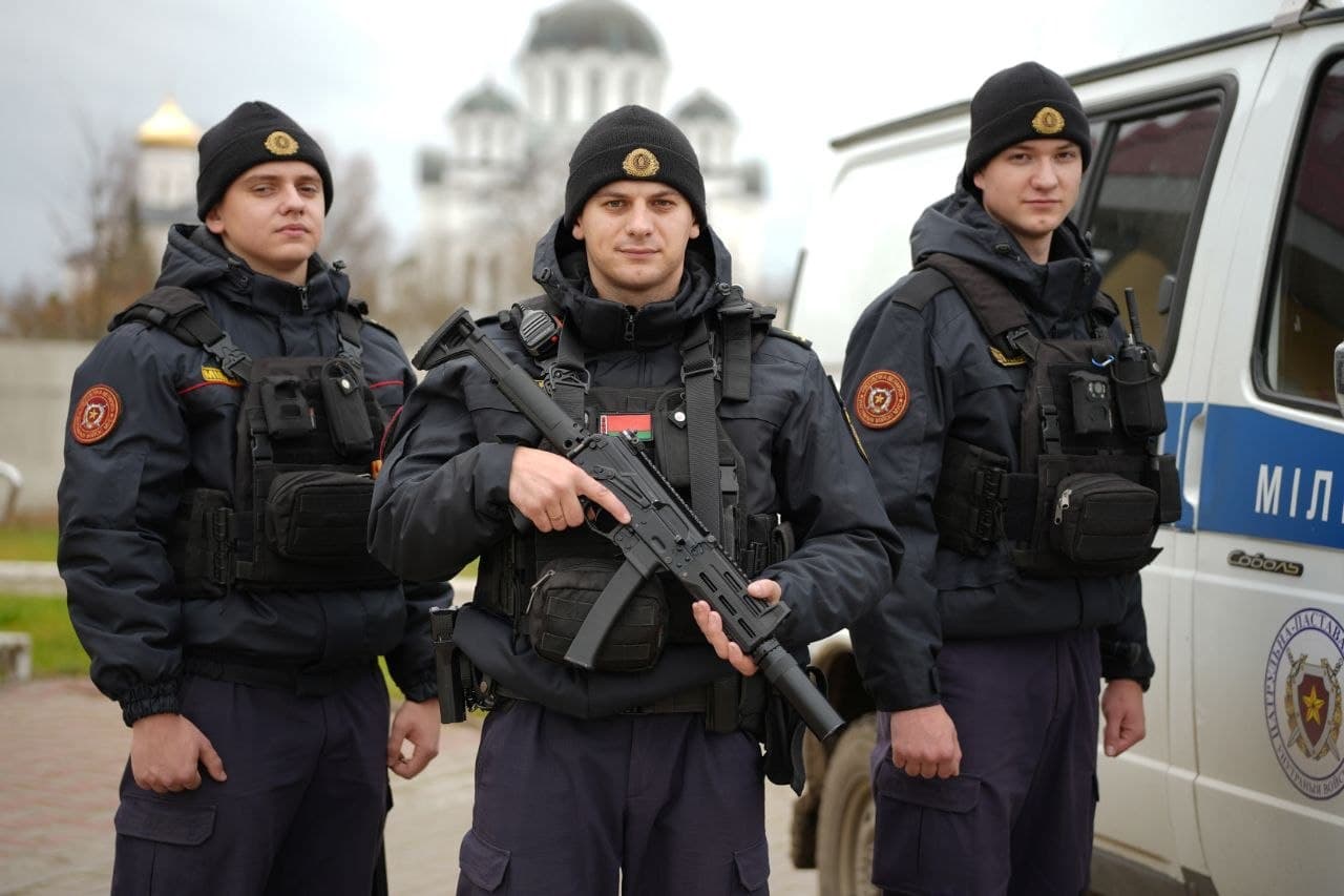 Фото Внутренних войск МВД Впоследствии выяснилось, что подросток, переживая за проблемы с учебой, ушла гораздо дальше обычного маршрута и долго не возвращалась. Это и вызвало беспокойство родителей.