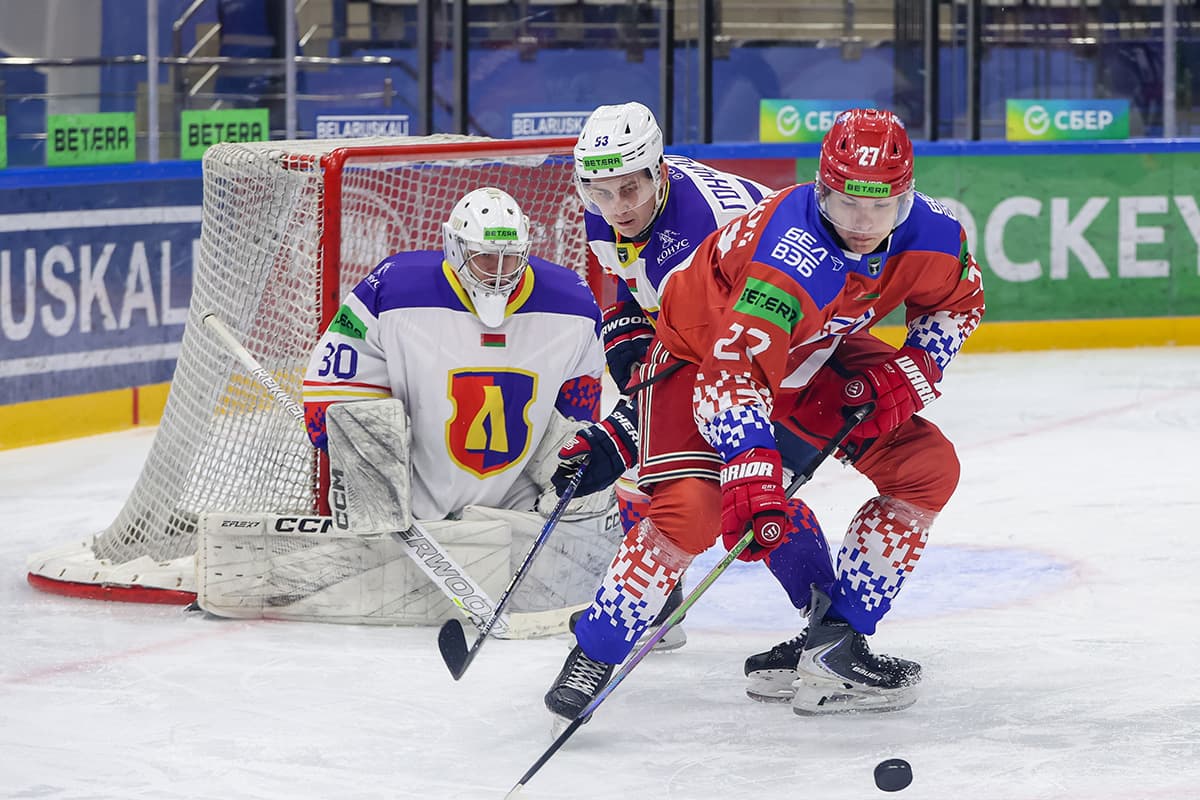 Der Kampf auf dem Eis "Chizhovka-Arena" war weitgehend gleich. Die Stationen von Sergej Puschkow zeigten sich jedoch in der Endphase der Angriffe besser, dank derer sie den Sieg feierten.