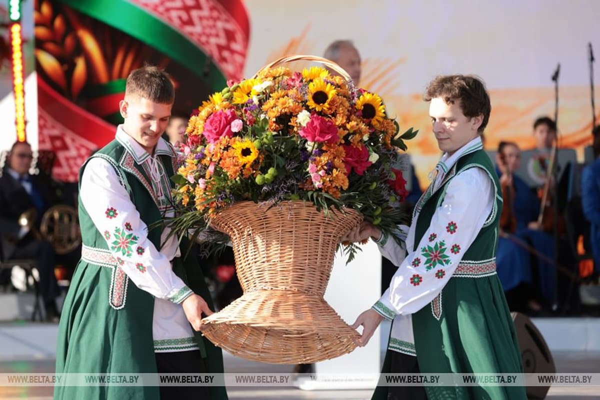 Но самая главная составляющая достижений тружеников села северного региона Беларуси, по мнению Игоря Сергеенко, заключается в самоотверженном труде людей: