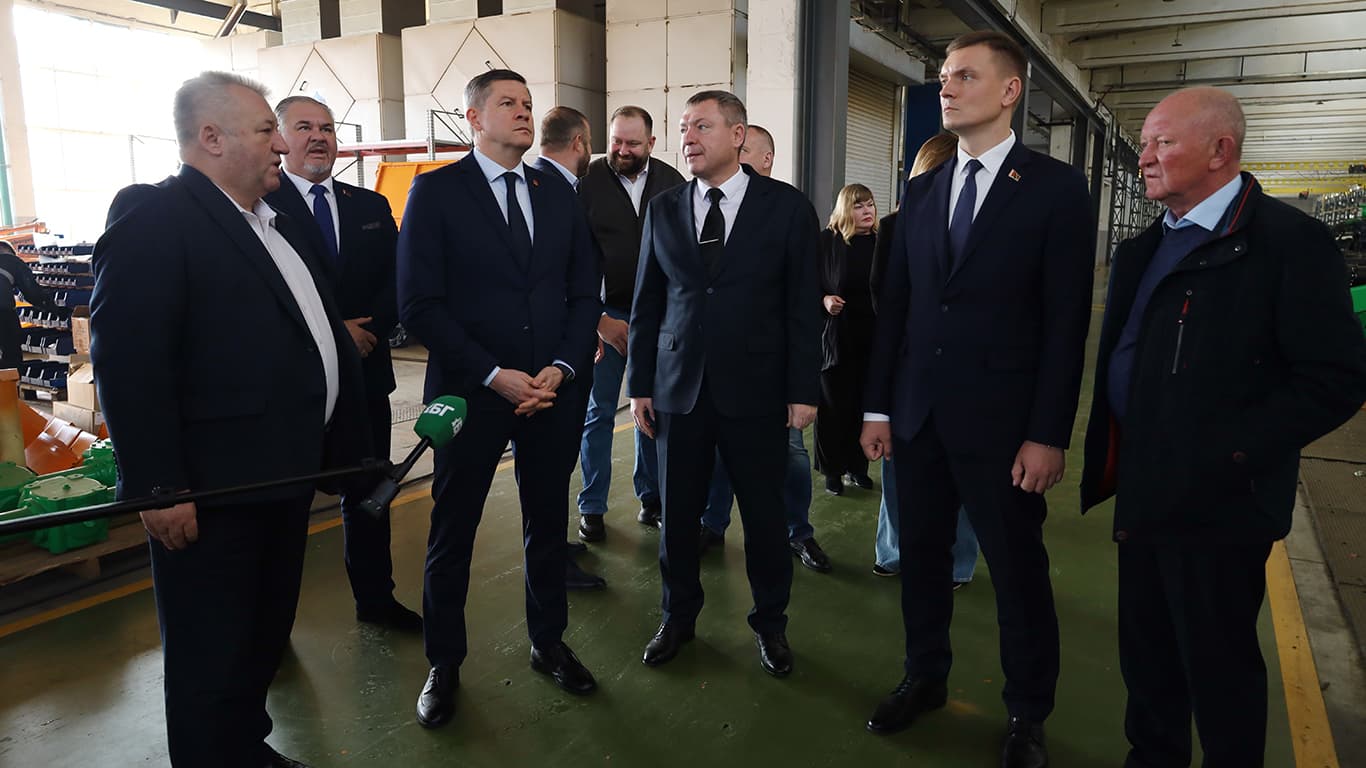 — По итогам встречи стороны договорились в ближайшее время детально проработать портфель заказов на 2027 год, — отметили в пресс-службе.