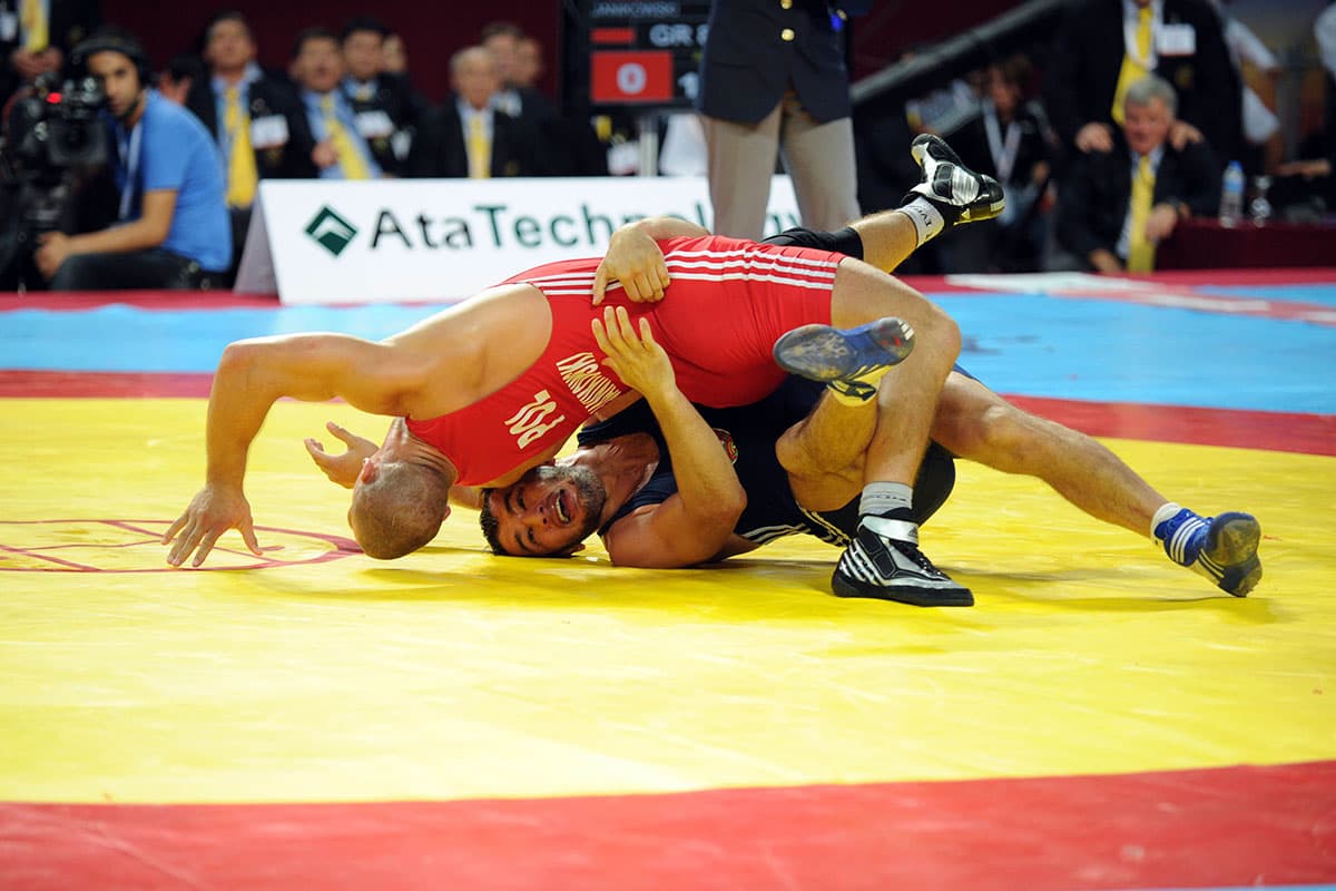 Алим СЕЛИМОВ (в синем) в финале чемпионата мира — 2011.