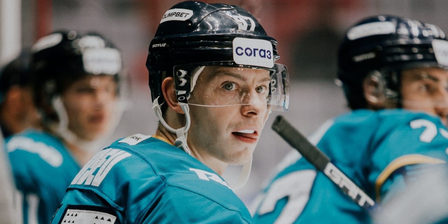 The puck, abandoned by one of the best scorers of the KHL Nikita Gusev, the referees did not count after the request of Sergey Brylin, but this did not save Dynamo from defeat.
