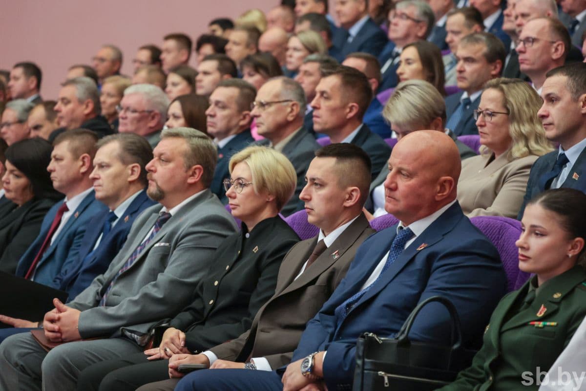 Напомним, 2026-й является первым годом реализации Программы социально-экономического развития Республики Беларусь на 2026–2030 годы, утвержденной на втором заседании VII ВНС в декабре 2025 года.