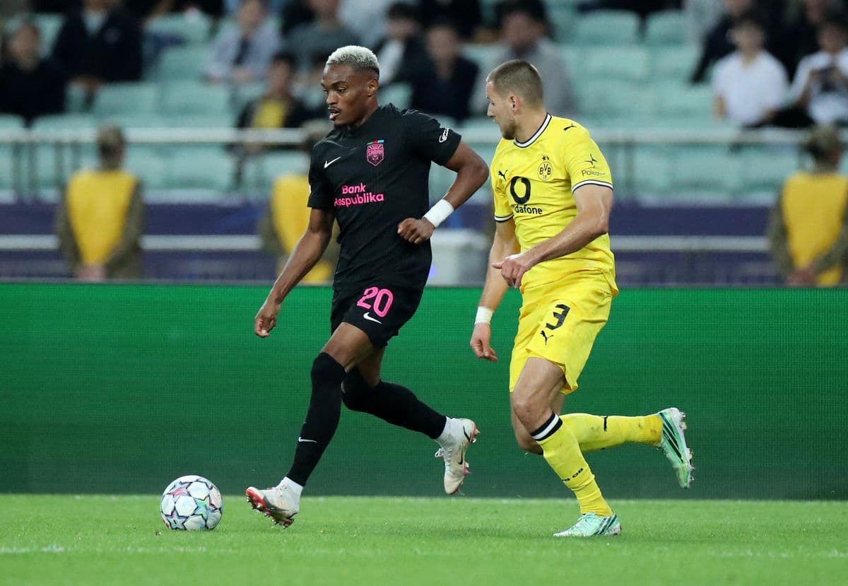 In another match of the third round of the general stage of the Champions League, which ended by this time, the Turkish Fenerbahce and the Czech Slavia did not reveal the winner - 2: 2.