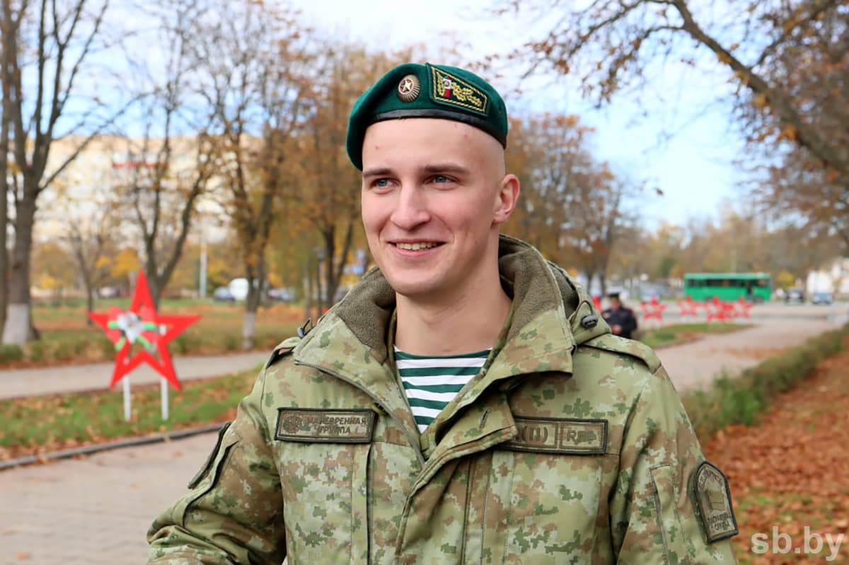 Retiring to the reserve border guard corporal Nikita Vashchenko from Vitebsk came to meet the mother of Irina Makeeva and his fiancée Veronika Ushal.