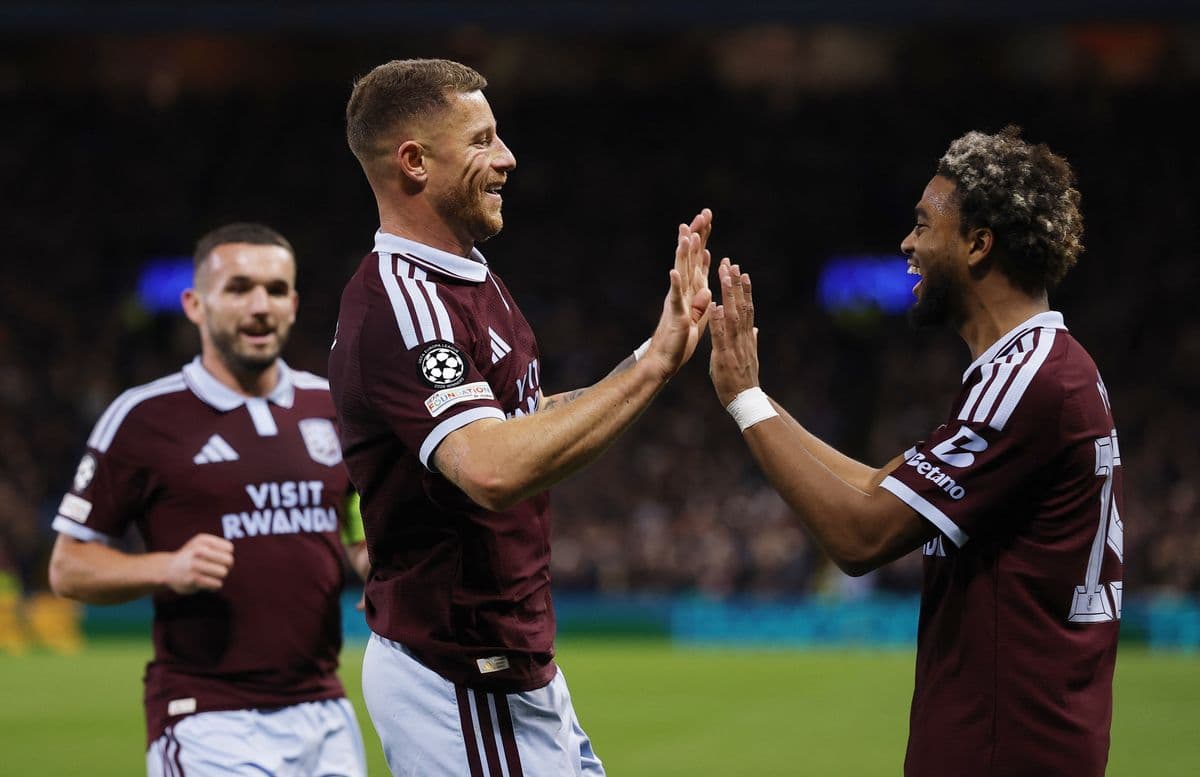 The maximum possible 9 points on the results of three rounds were scored by Paris Saint-Germain, Aston Villa, Liverpool, Real Madrid and Betis. They do not have points Porto, Lille and Slovan.