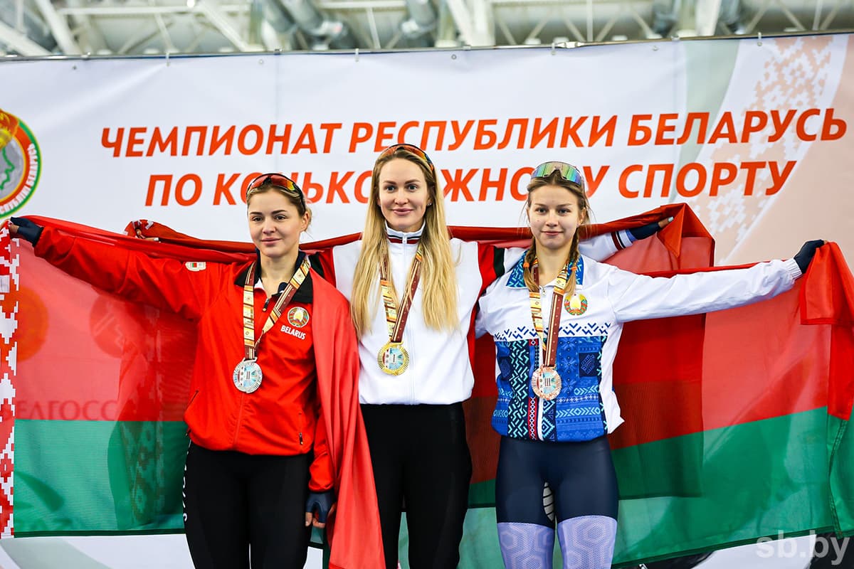 На пьедестале Анна Доморацкая, Екатерина Гагиева и Ксения Вашкевич.