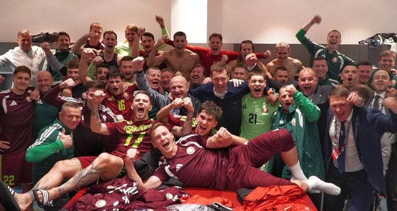 В раздевалке сборной после победы над финнами.