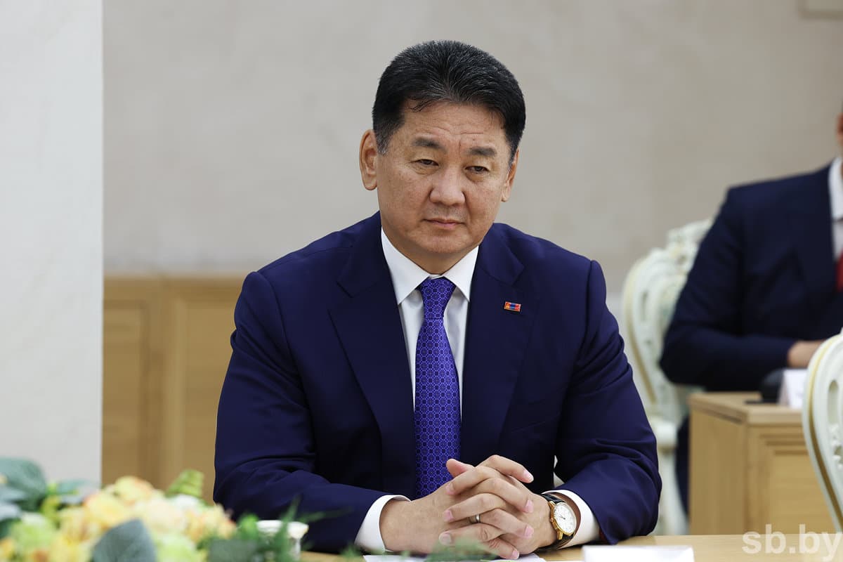 Mongolian President presents state awards to Belarusian citizens