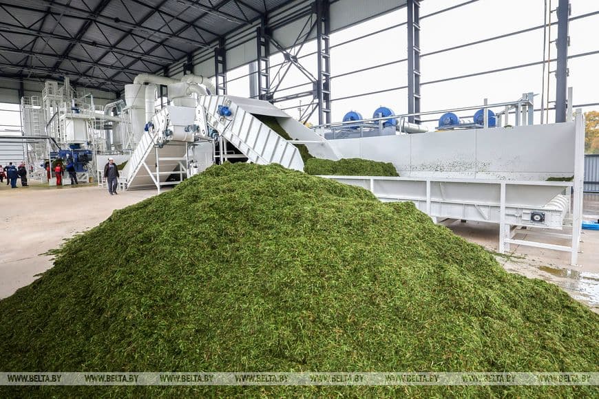 With a significant event in the history of the agro-combine, the Jubilee team congratulated the Chairman of the Orsha District Executive Committee Leonid Moyzhik: