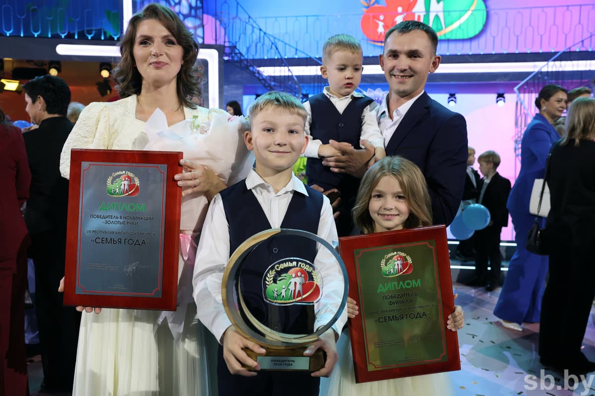 Seven finalists are examples of a strong Belarusian family. They were selected from 632 applicants in the regional stages of the competition. As in previous years, three or more children grow up under each of the seven roofs.