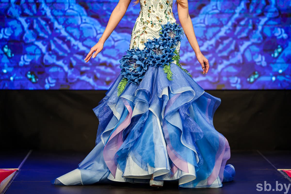 About the second main outfit told Aliya Short :