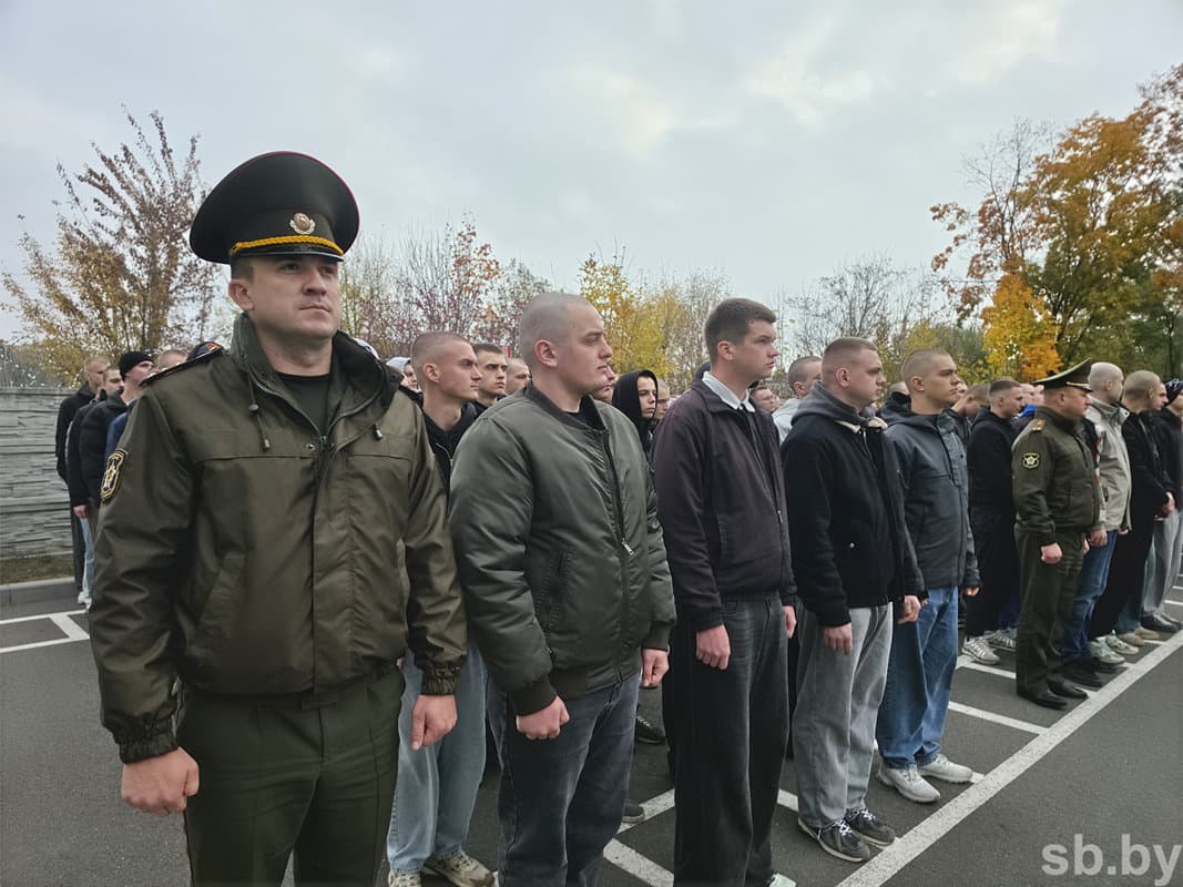 Начальник направления призыва на военную службу военного комиссариата Брестской области полковник Максим Хвирисюк рассказал о ходе осенней призывной кампании: