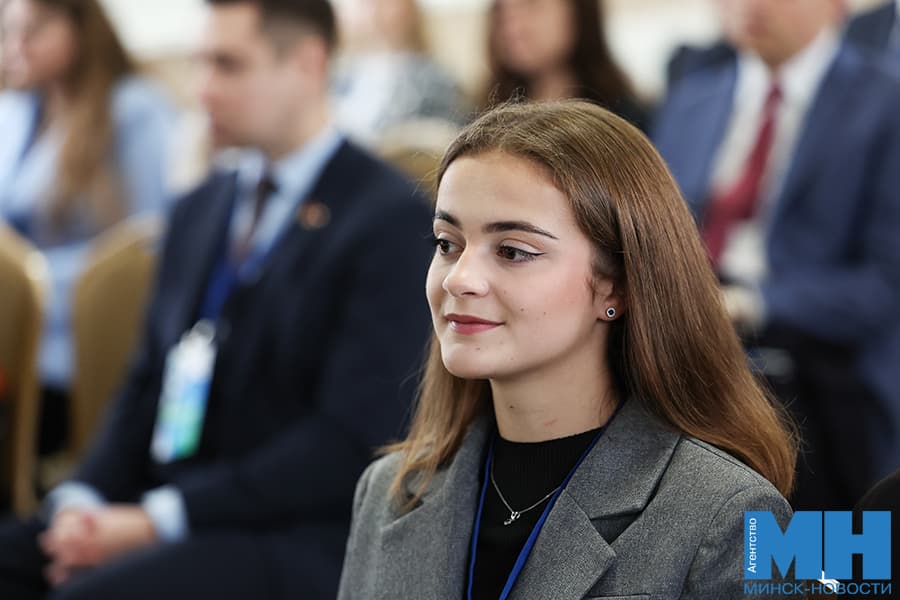 2026 10 22 mgik forum molodyh parlamentariev otkrytie czuran malinovskaya16 kopiya