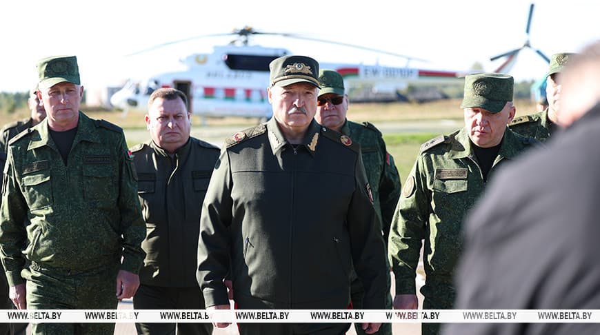Президент заявил, что в Беларуси научились производить самые современные средства связи для военных