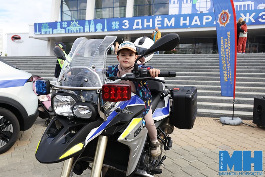 Проверили знания ПДД и примерили спецформу: поучаствовали в акции «За безопасность — вместе!»