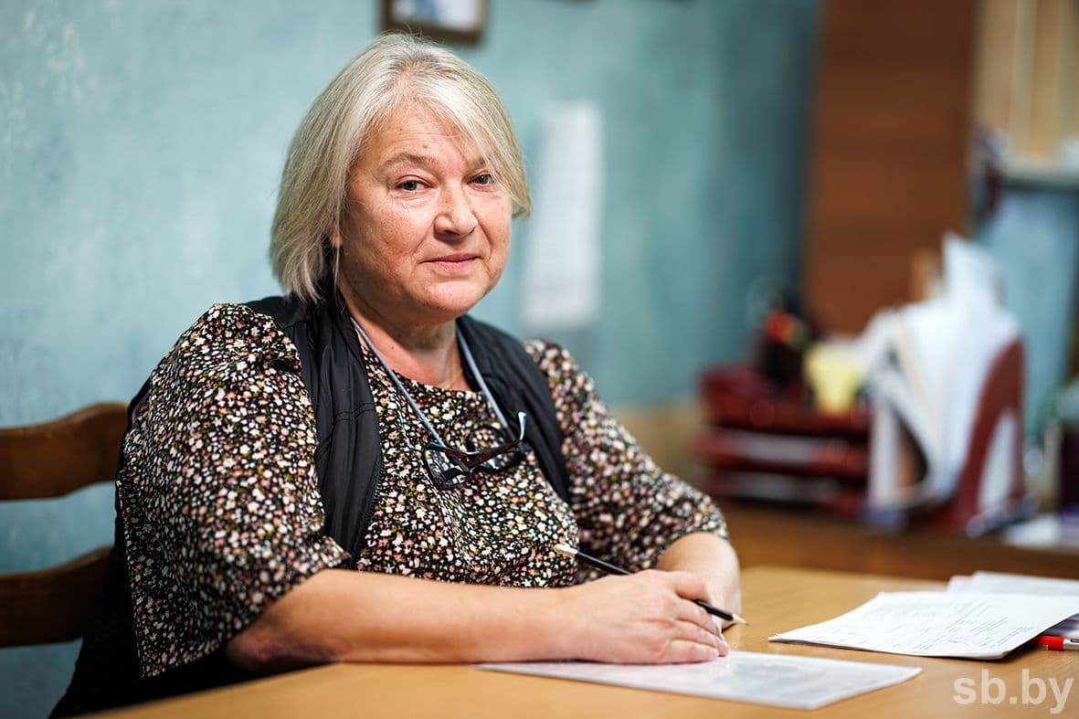 Воспитатель Елена Максименкова.