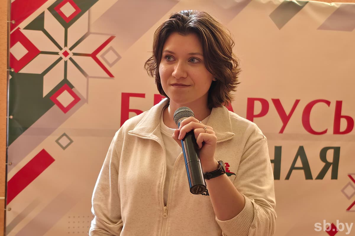 Исторические события находят живой отклик у молодежи, которая формирует свое понимание единства через память о прошлом.
