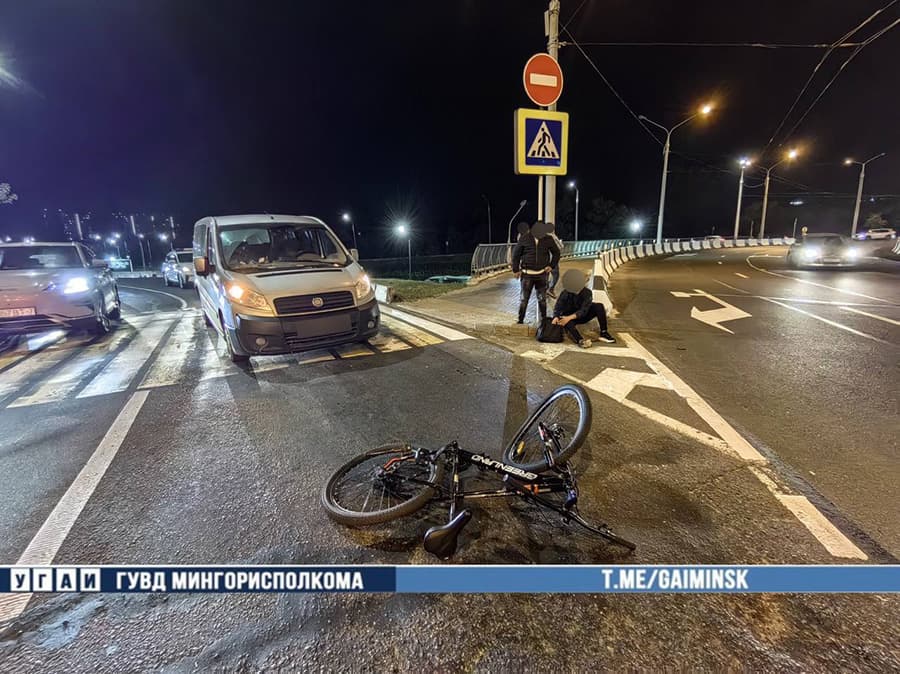Автомобиль сбил велосипедиста на пересечении пр. Жукова и пр. Дзержинского