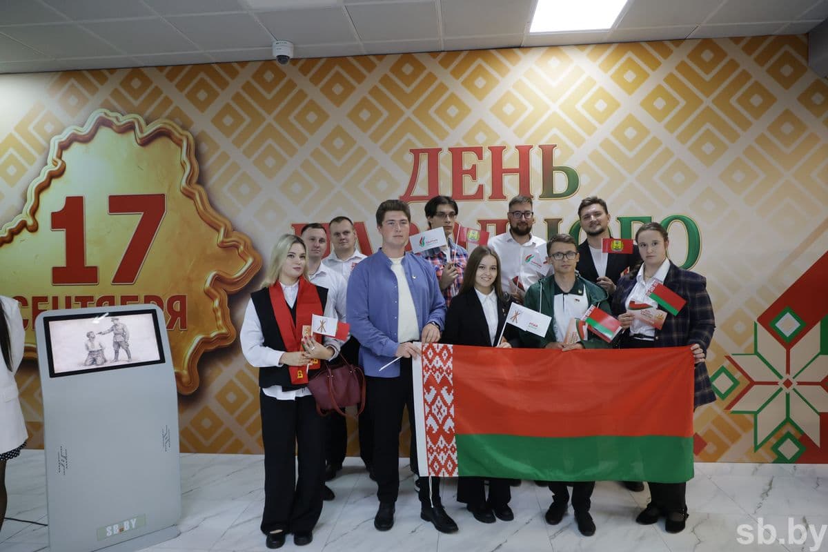 Гостям также наглядно продемонстрируют возможности издательского дома в применении технологий искусственного интеллекта при подготовке мультимедийного контента.