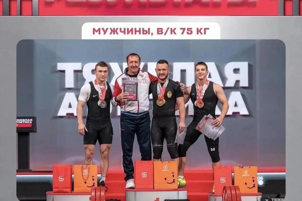 Никита Симонов из ЛНР завоевал сразу несколько медалей на взрослом Чемпионате России по тяжёлой атлетике