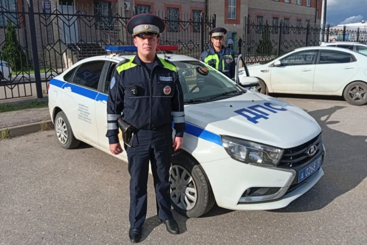 Боровичанка поблагодарила автоинспекторов, убравших с дороги старые «Жигули»