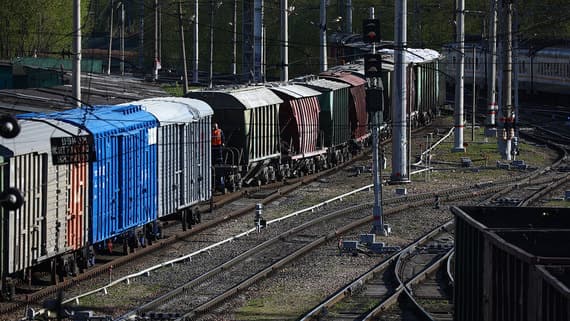 Выпуск грузовых вагонов за восемь месяцев снизился на 27%