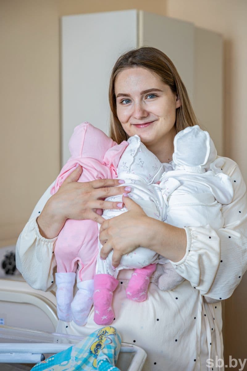 Минчанка Ангелина Каминская стала мамой сразу трех малышей. Фото Елизаветы Кобецкой