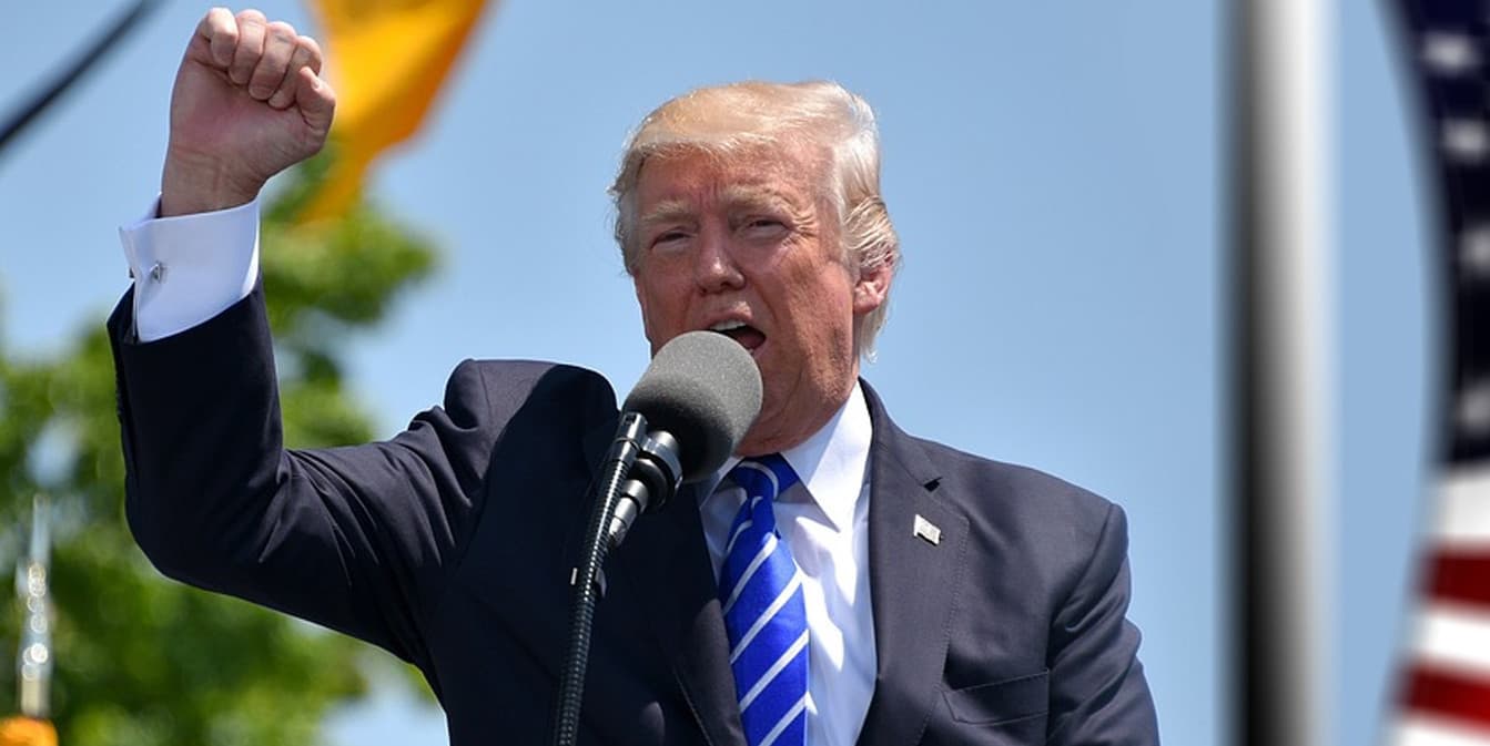 Трамп подписал законопроект о пошлинах до 100% на товары покупателей российских энергоносителей