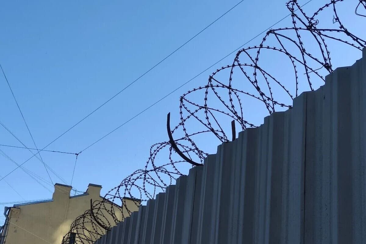 На год принудительных работ приговорили мурманчанина за удар полицейского