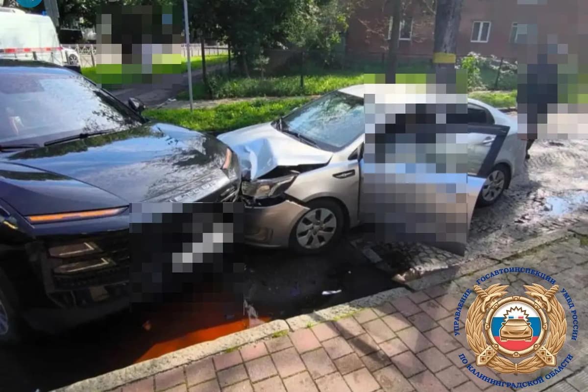 В Калининграде водитель Киа погиб за рулём после столкновения с иномаркой