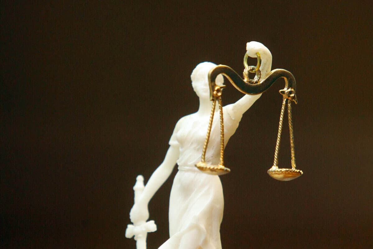 Власти начали расследование из-за голосов нелегалов